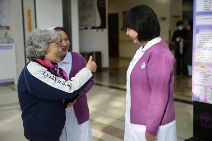 門(mén)診動(dòng)態(tài)丨就醫(yī)新體驗(yàn)，服務(wù)再升級(jí)——清華大學(xué)玉泉醫(yī)院門(mén)診服務(wù)全面提升為一站式服務(wù)中心